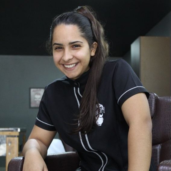 Manoela, profissional da Barbearia Menegatti